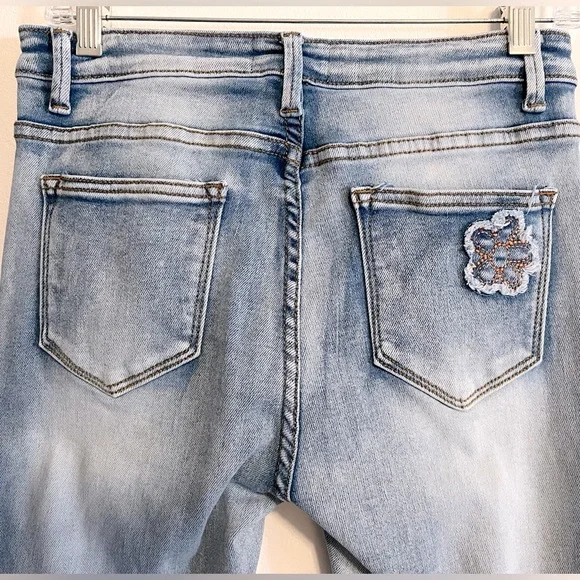 Oli & Hali High Waisted Floral Embroidered Boho Flare Jeans. Light Wash. Sz Med - Picture 6 of 8